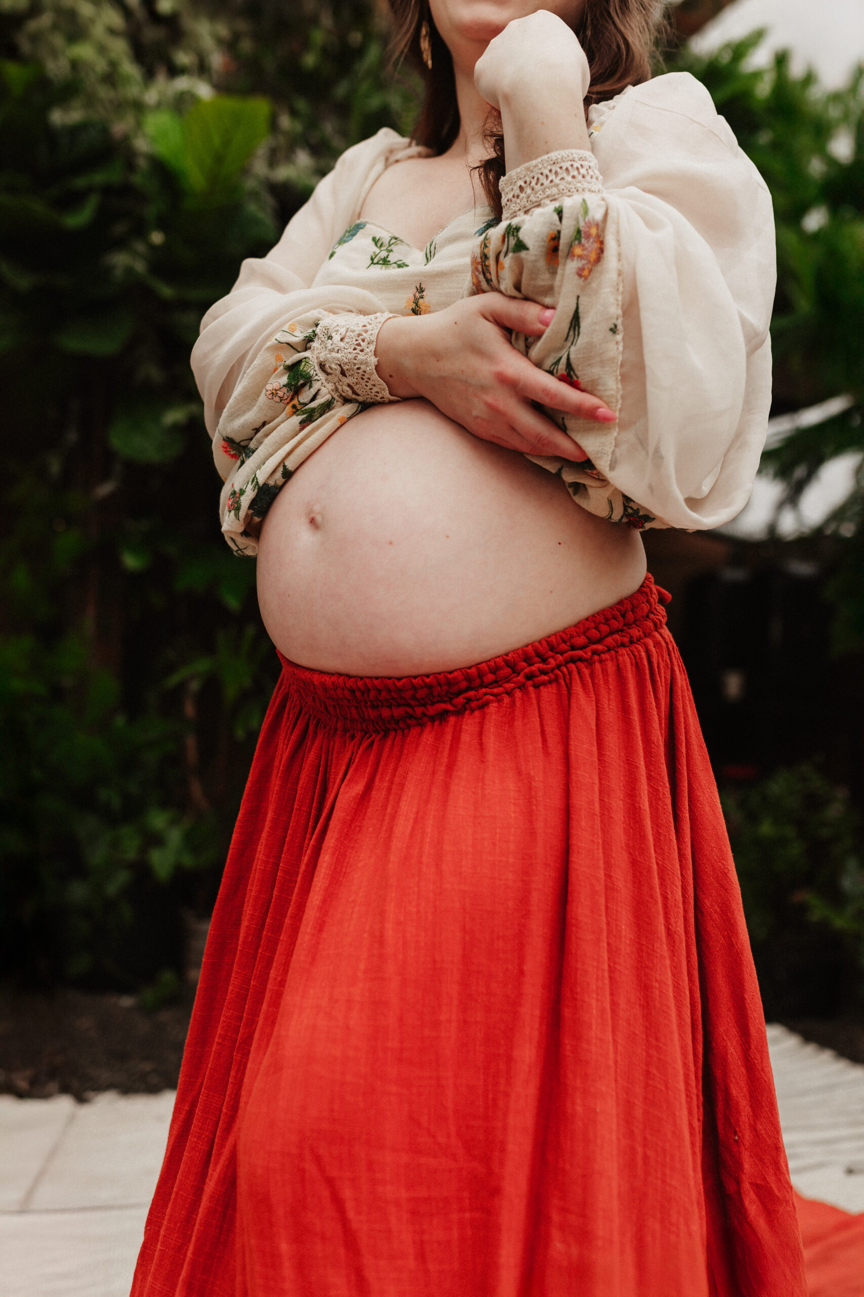A detail photo of a woman's belly bump 